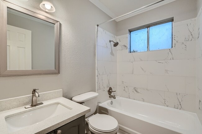 Building Photo - 401 Summer Pl Ct