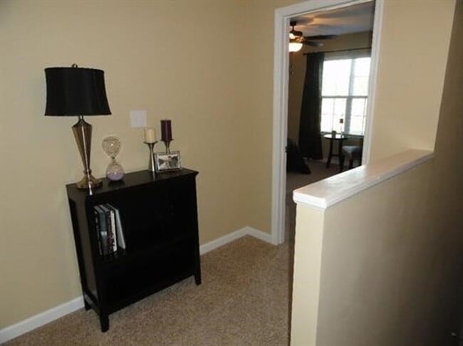 Building Photo - **REDUCED ** BEAUTIFUL TOWNHOME