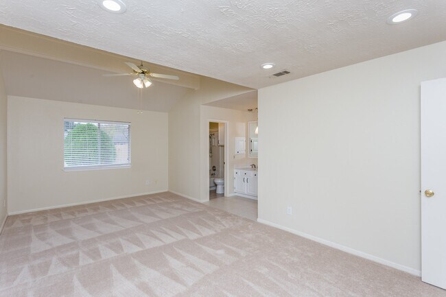 Building Photo - 2703 Ferry Landing