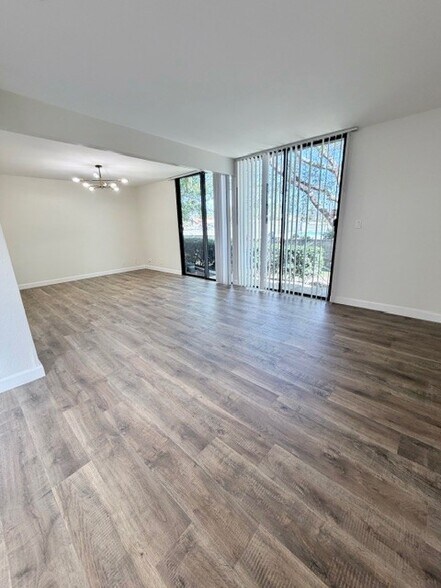 Building Photo - 1635 E Cypress St