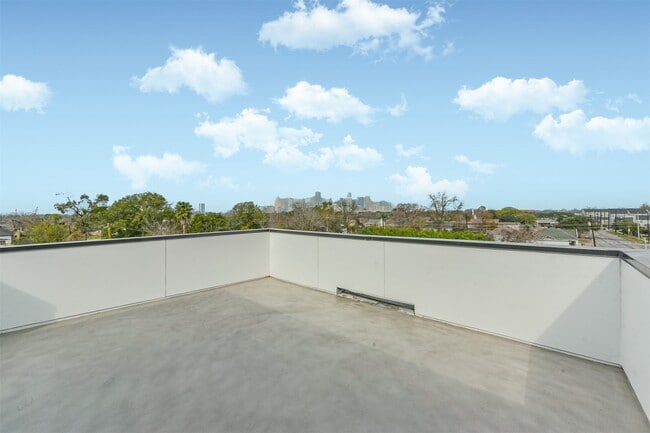 Building Photo - 3808 Ennis St