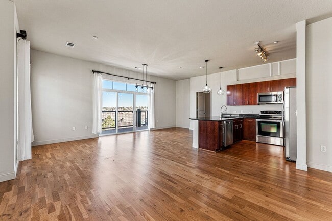 Building Photo - Penthouse level Condo in Greenwood Village!