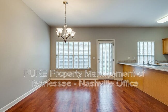 Building Photo - 553 Rosedale Ave