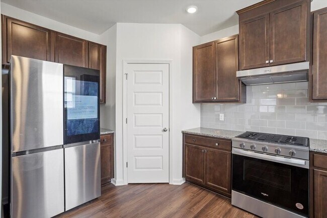 Building Photo - 645 Thomas Gage Dr