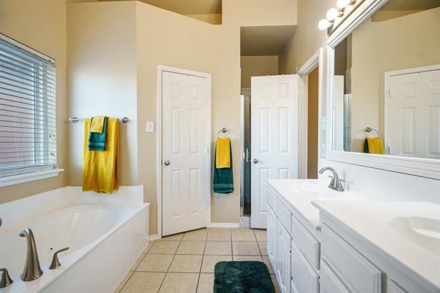 Building Photo - 2808 Pinnacle Dr