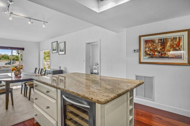 Building Photo - 730 Greensward Ct