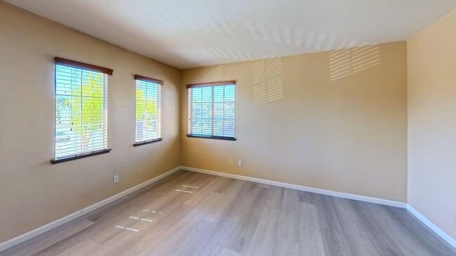 Building Photo - 37978 Spur Dr