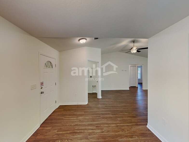 Building Photo - 9605 27th Ave E