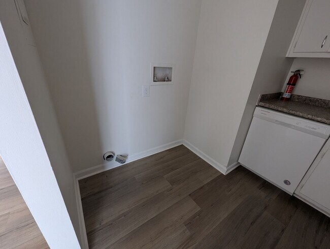 Building Photo - 180 Nicole Cir