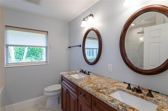 Building Photo - 15683 Cypress Park Dr
