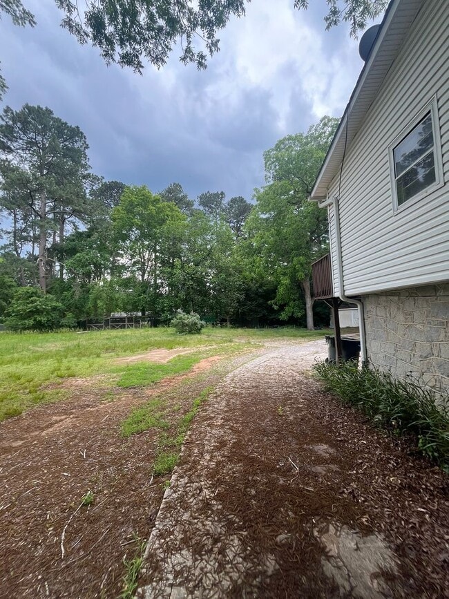 Building Photo - Charming 9 Bedroom Home Located In Raleigh NC!!!