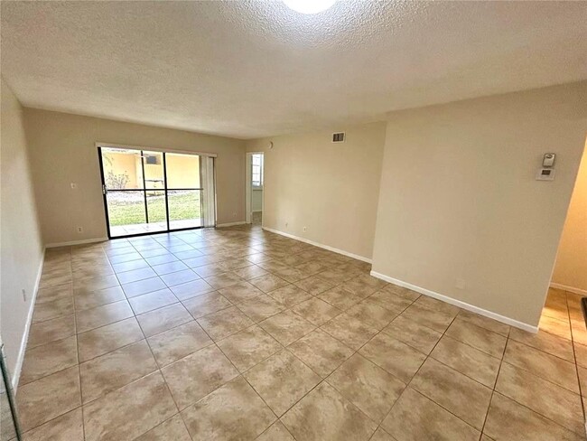 Building Photo - 6475 W Oakland Park Blvd