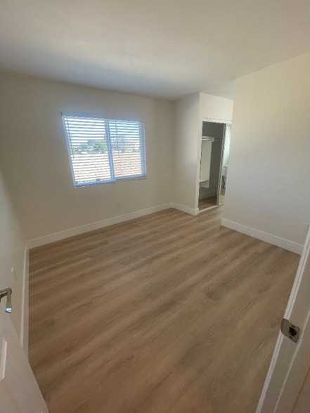 Building Photo - 563 S Fashion Park St