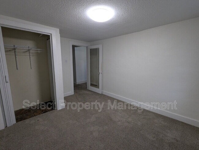 Building Photo - 710 E Cook Rd