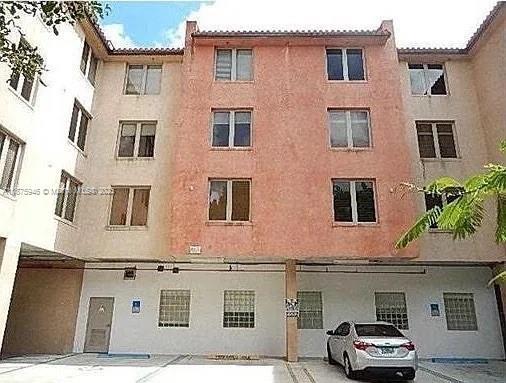 Building Photo - 2630 SW 28th St