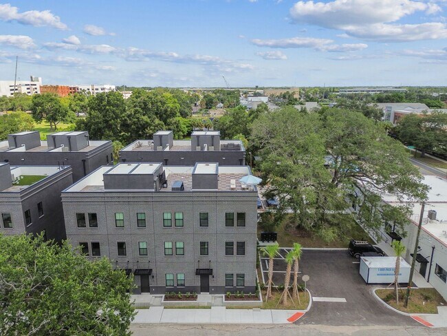 Building Photo - Canvas GWX