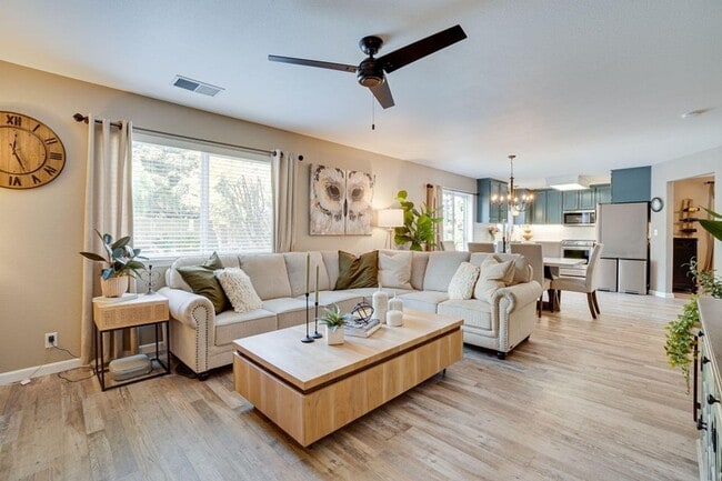 Building Photo - Spacious 4-Bedroom Home in Sought-After Lu...