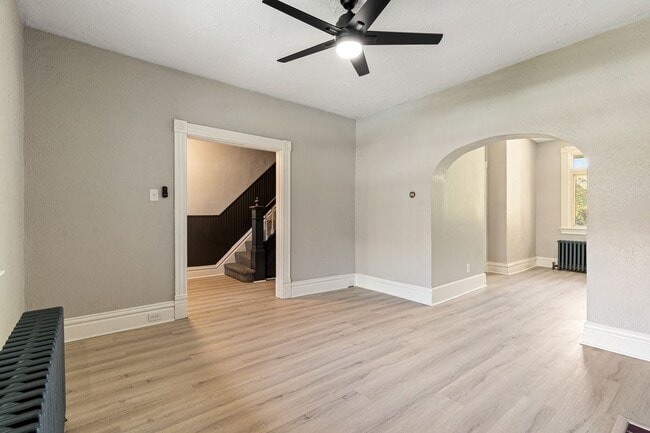 Building Photo - 3 bed 1.5 bath - freshly updated top to bottom, dishwasher, laundry, off street parking