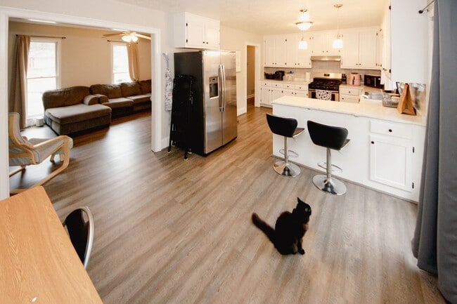 Building Photo - 1424 Shadowbrook Dr