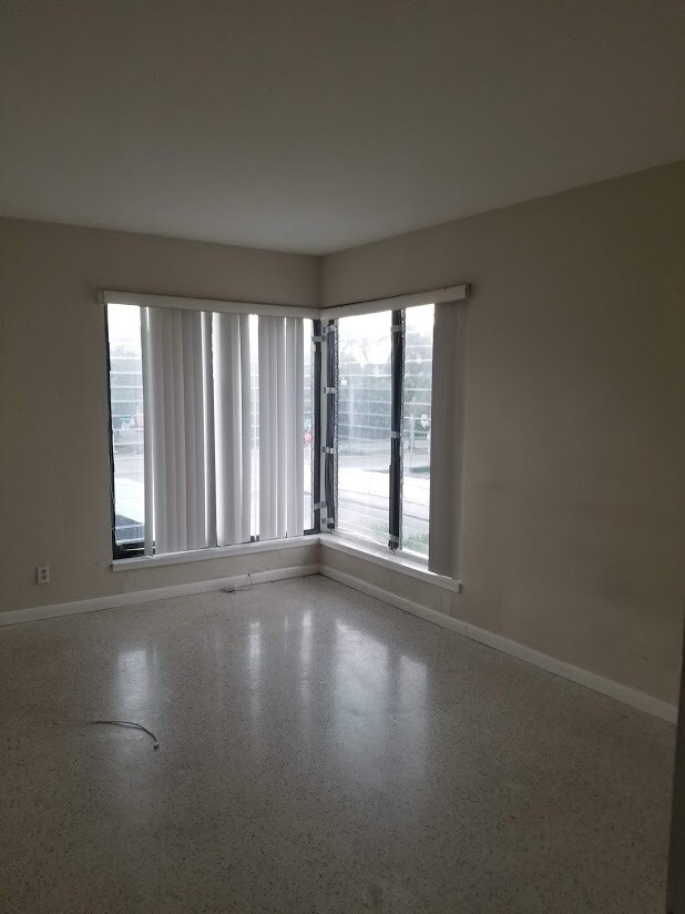 Building Photo - 2 Isle of Venice Dr