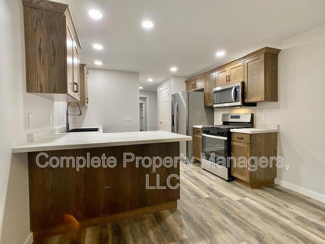 Building Photo - 423 Adams Ave