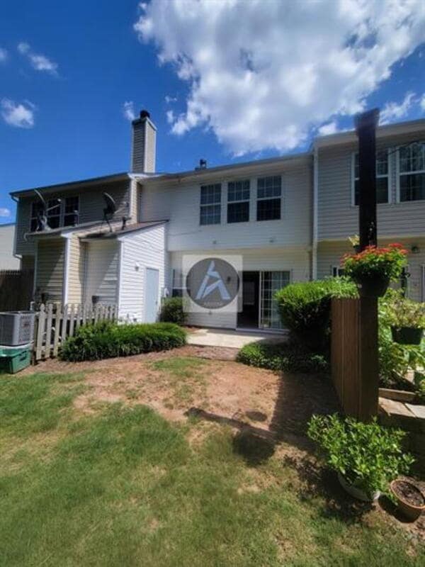 Building Photo - 9165 Nesbit Ferry Rd