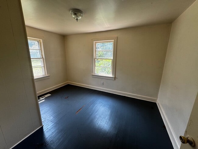 Building Photo - 350 Grice St