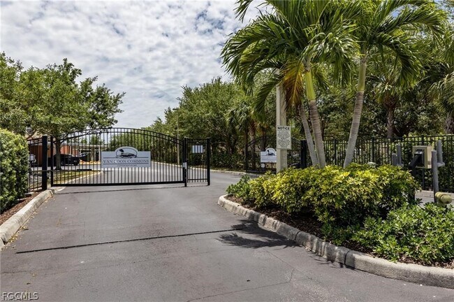 Building Photo - 1137 Van Loon Commons Cir