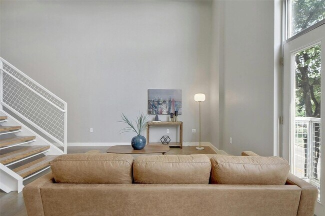 Building Photo - 1601 E Cesar Chavez St