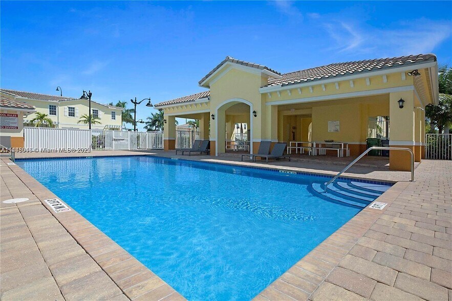 Building Photo - 1134 NW 40th Ter