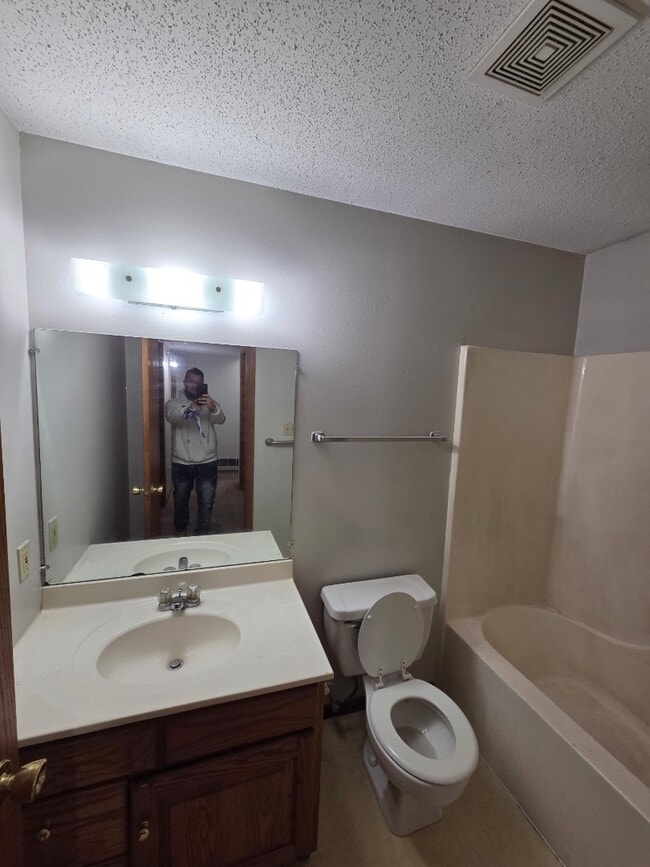 Building Photo - 315 N 1st St