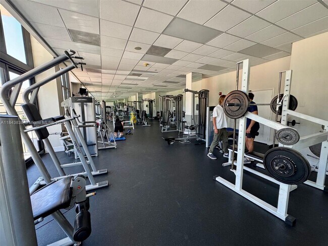 Building Photo - 1450 Brickell Bay Dr