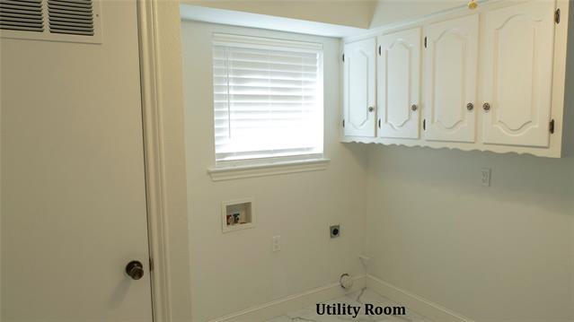 Building Photo - 2300 Monticello Cir