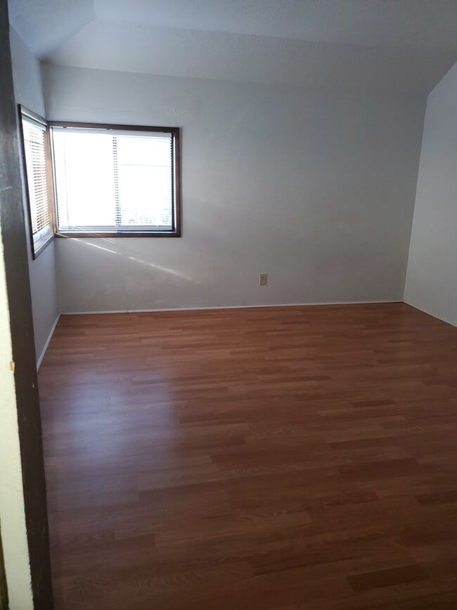 Building Photo - 2bed 2bath House