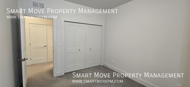 Building Photo - 3213 S Shadywood Way