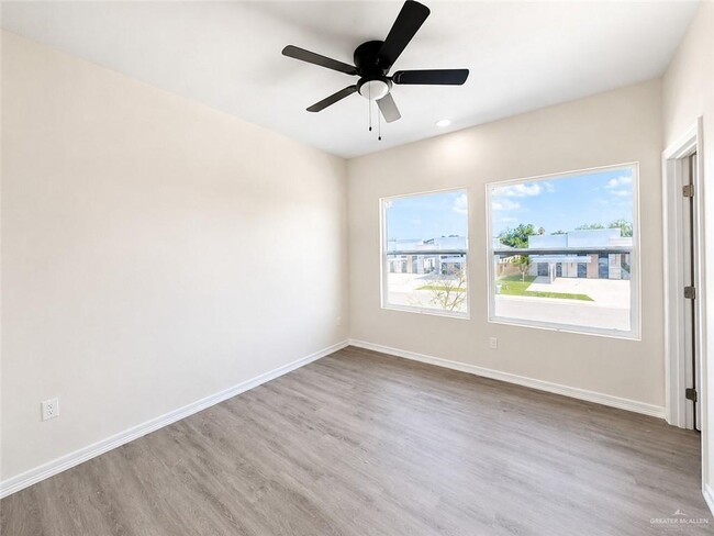 Building Photo - 4213 Hummingbird Ave