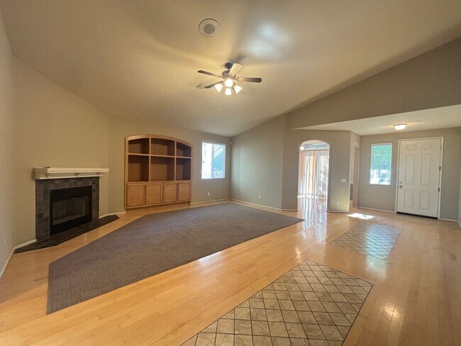 Building Photo - (APPLICATION PENDING) Upgraded West Lancaster Home