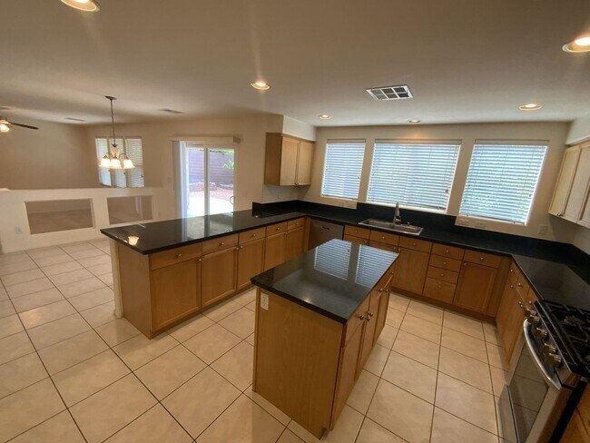 Building Photo - 4 bedrooms and 2.5 bathrooms 2-story home located in Henderson, NV!