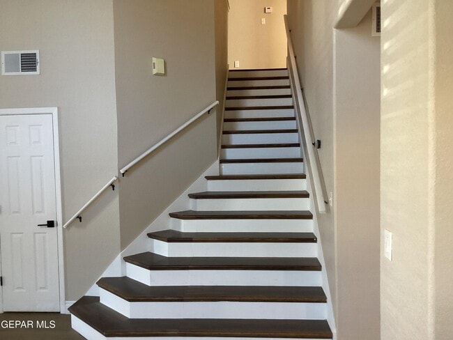 Building Photo - 305 Cloud Song E