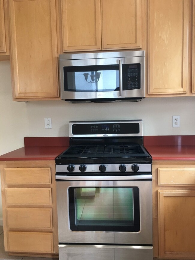New stainless appliances - 6461 Cormorant Cir