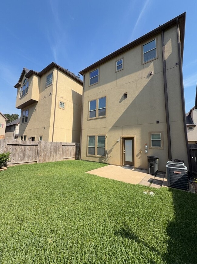 Building Photo - 10607 Enclave Shadows Ct