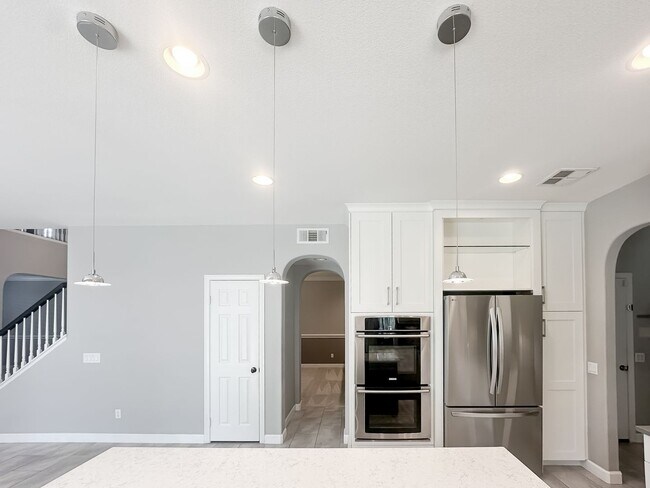 Building Photo - 32920 Northshire Cir