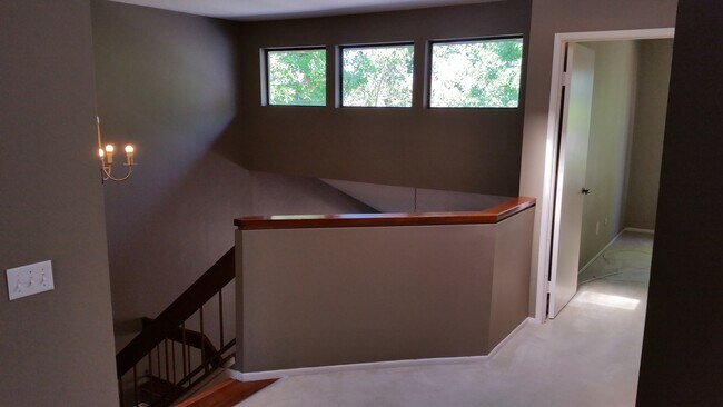 Building Photo - 2BED/2.5BATH