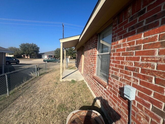 Building Photo - 2608 Edgefield St