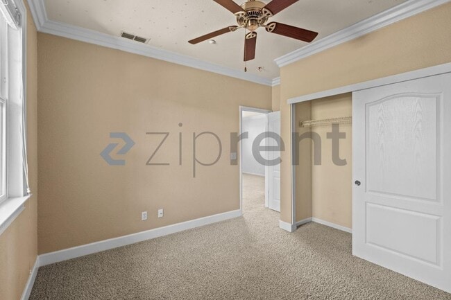 Building Photo - 338 Roundhill Dr