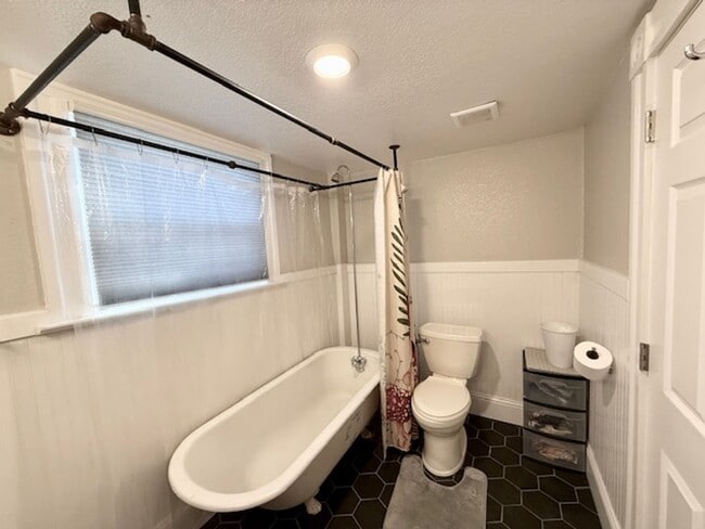 Building Photo - *West side charmer completely remodeled, mid century flare!