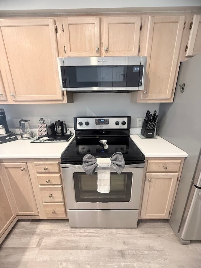 Building Photo - 469 White River Dr