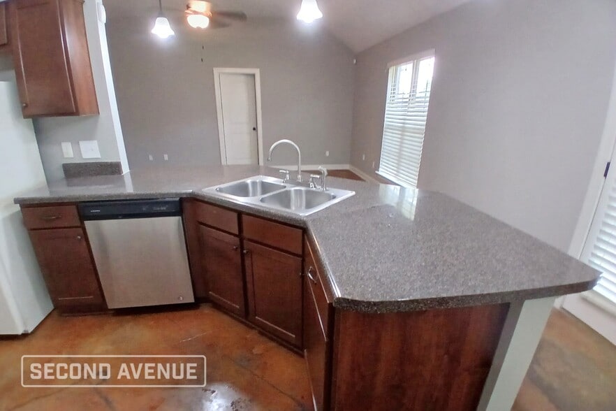 Building Photo - 8928 Smith Ranch Dr