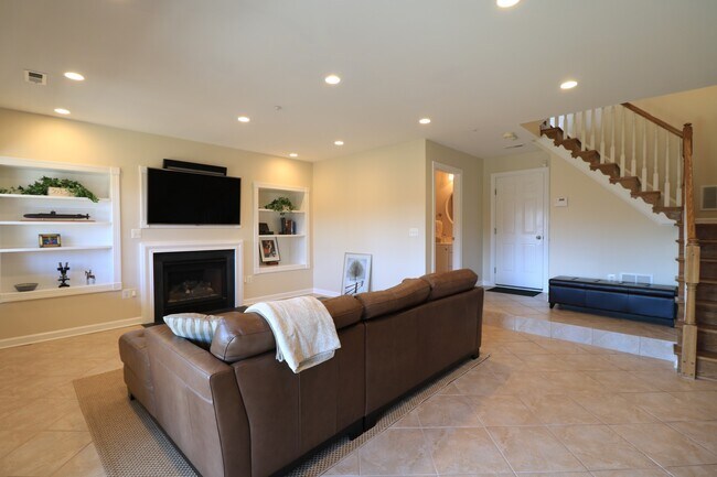 Building Photo - "Coming Soon" Luxury 4 Level Picturesque T...