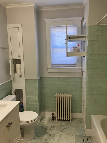 Building Photo - 11 Center Ave